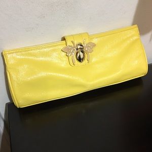 NWT DEREON “QUEEN BEE” YELLOW AND GOLD CLUTCH
